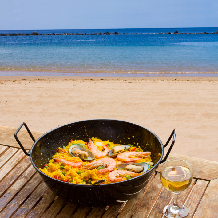 Paella de frutos do mar, o prato mais procurado nas praias do Levante